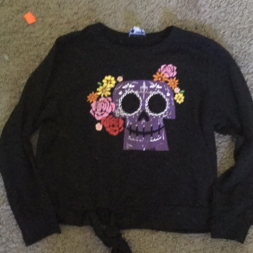 Soft comfortable shirt with a skull on it
